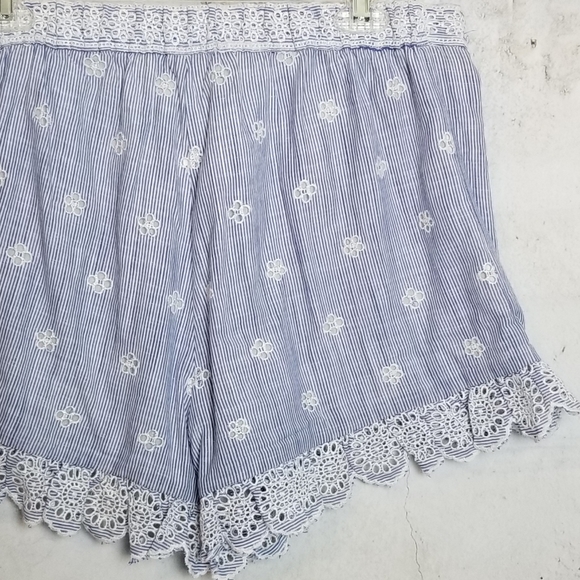 Romeo + Juliet Eyelet Shorts - Picture 8 of 8